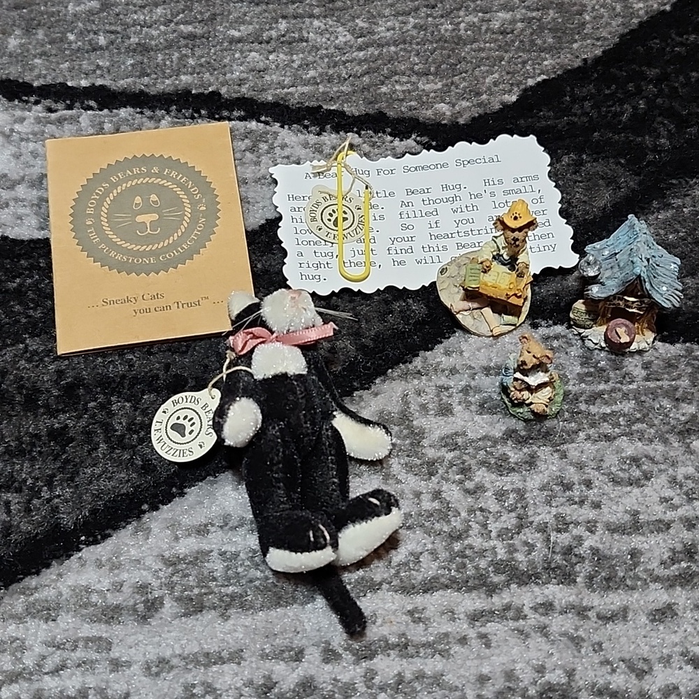 VINTAGE BOYDS BEARS & FRIENDS SNEAKY CAT & MINI BOYDS TOWN VILLAGE SET-OF-3